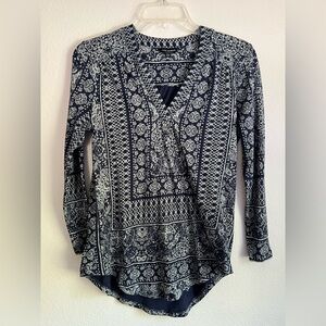 Lucky Brand Navy Blue and White V-Neck Graphic 3/4 Sleeve Blouse